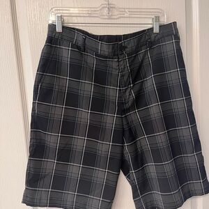 Slazenger men’s golf shorts.  Lightweight plaid size 34